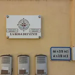 Apartamento Guesthost - La Rosa Dei Venti Flats With Veranda *