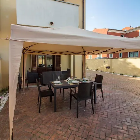 Guesthost - La Rosa Dei Venti Flats With Veranda Apartment